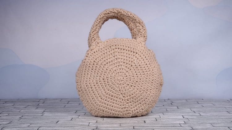 back of crochet purse